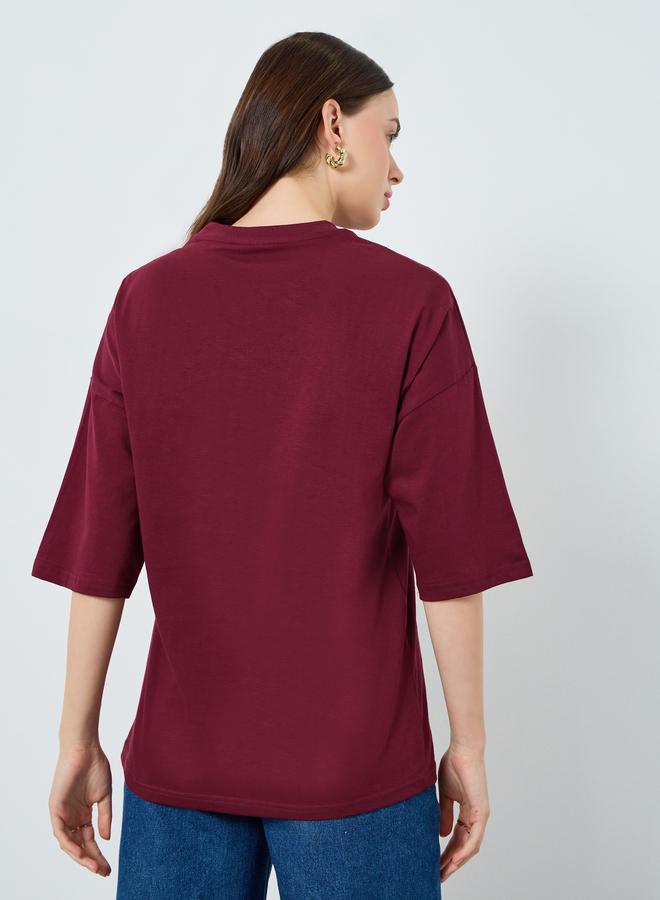 ستايلي تيشيرت بطبعة شعار - Image 4